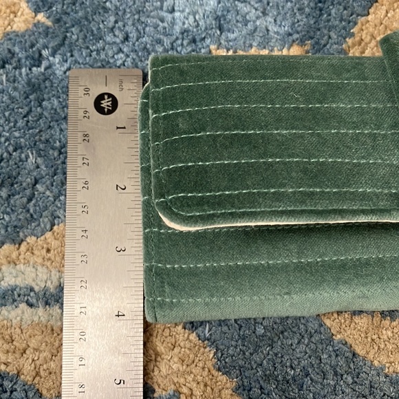 Sézane sage velvet jewelry wrap pouch - Picture 8 of 9
